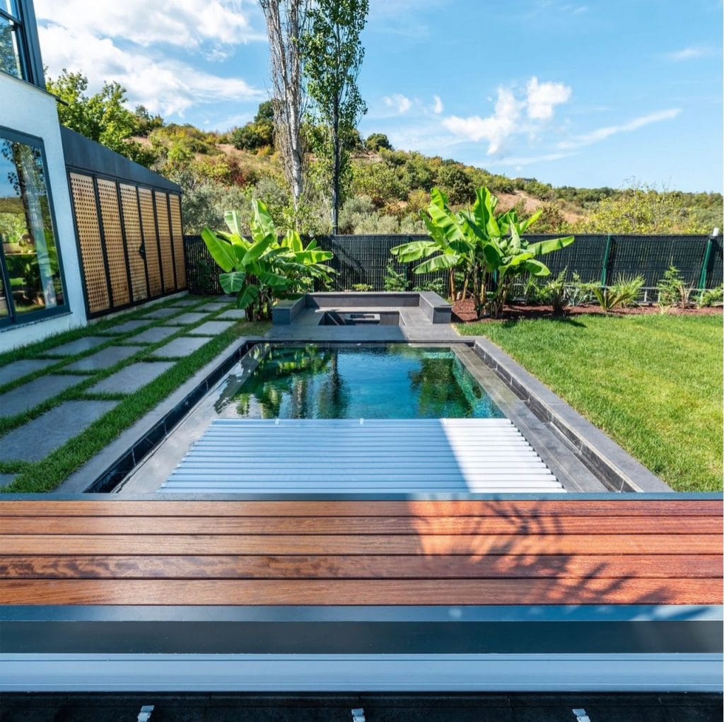 کاور UPVS استخری